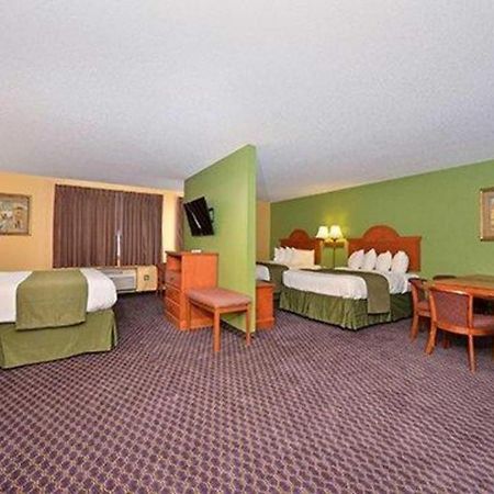 Quality Inn & Suites Grinnell Near University Екстериор снимка