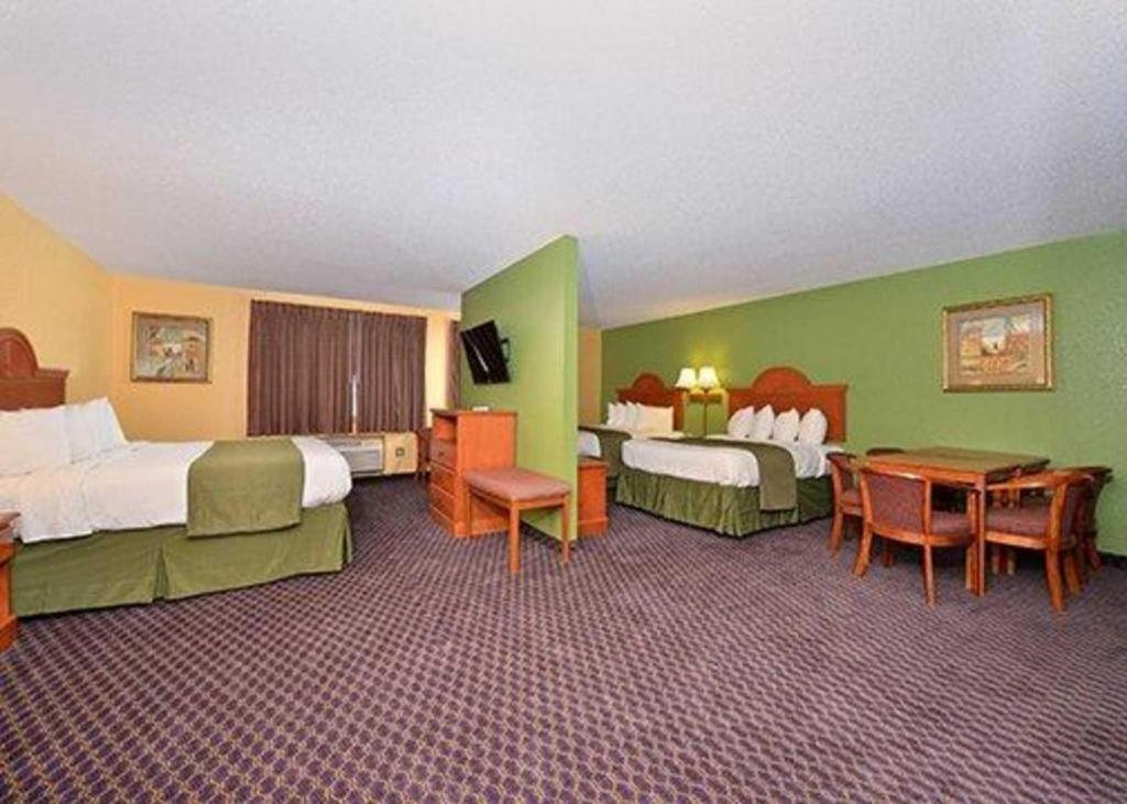 Quality Inn & Suites Grinnell Near University Екстериор снимка