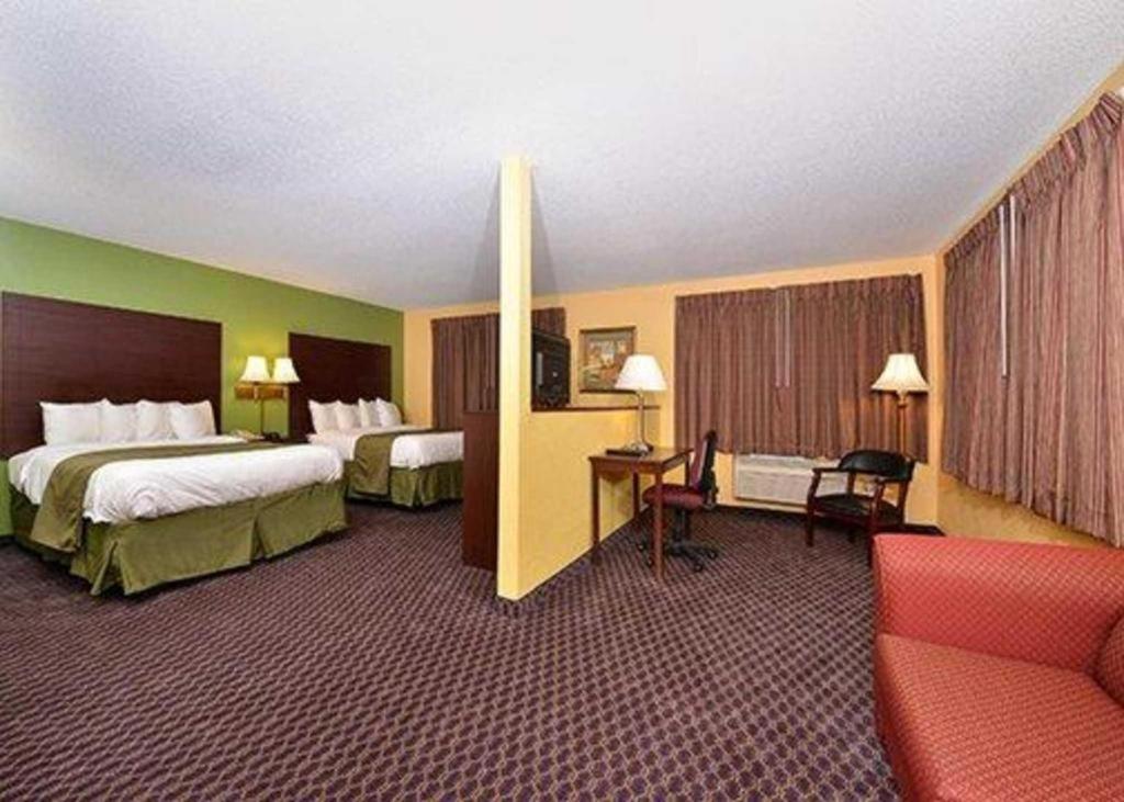 Quality Inn & Suites Grinnell Near University Екстериор снимка