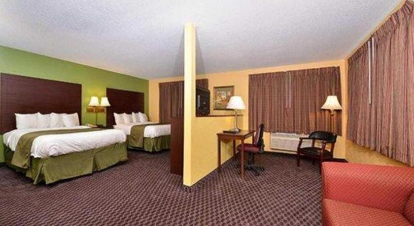 Quality Inn & Suites Grinnell Near University Екстериор снимка