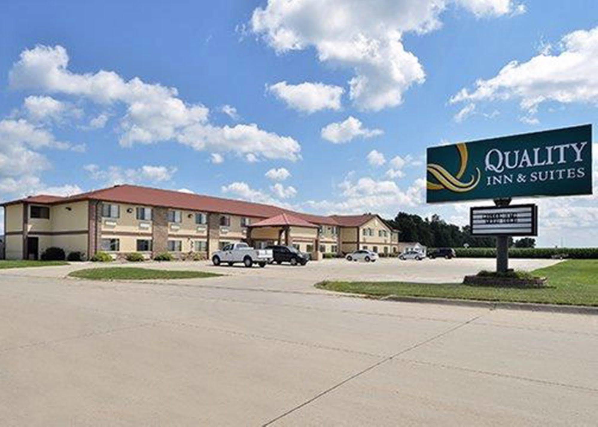 Quality Inn & Suites Grinnell Near University Екстериор снимка