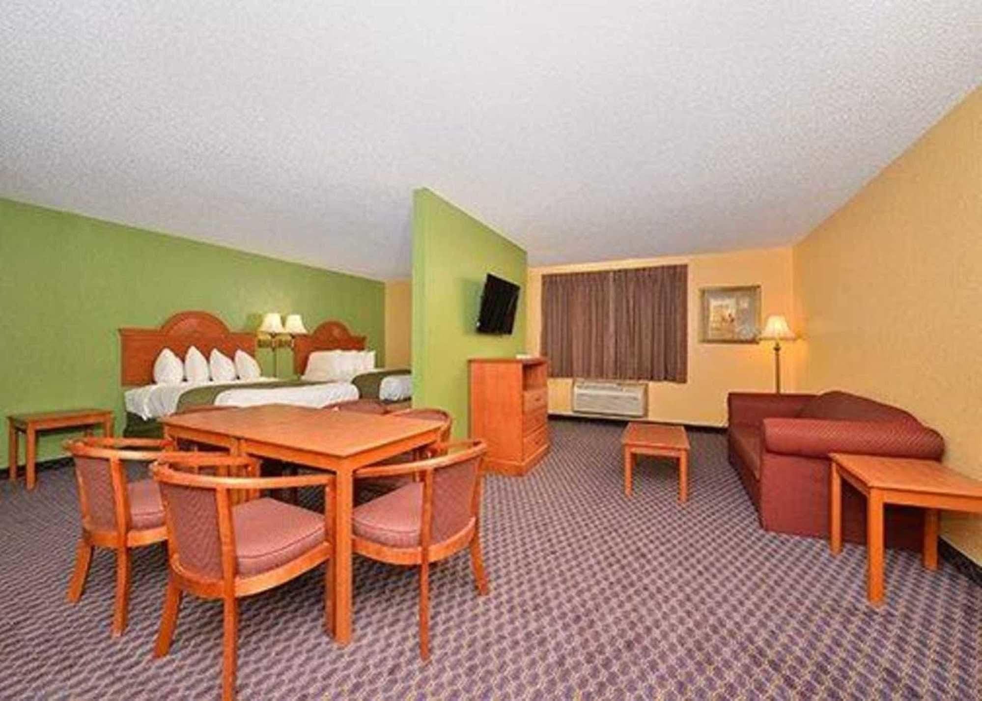 Quality Inn & Suites Grinnell Near University Екстериор снимка