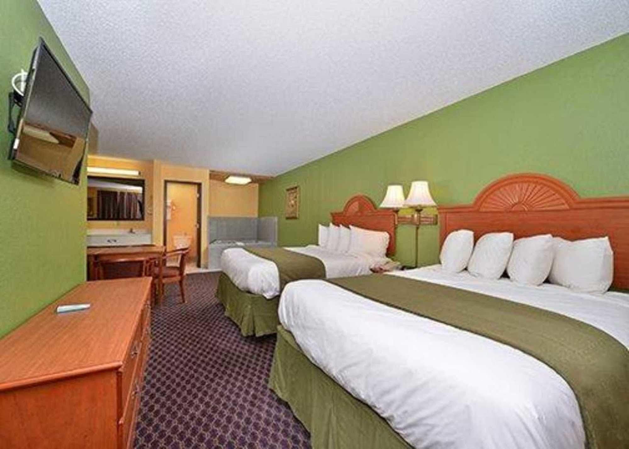 Quality Inn & Suites Grinnell Near University Екстериор снимка