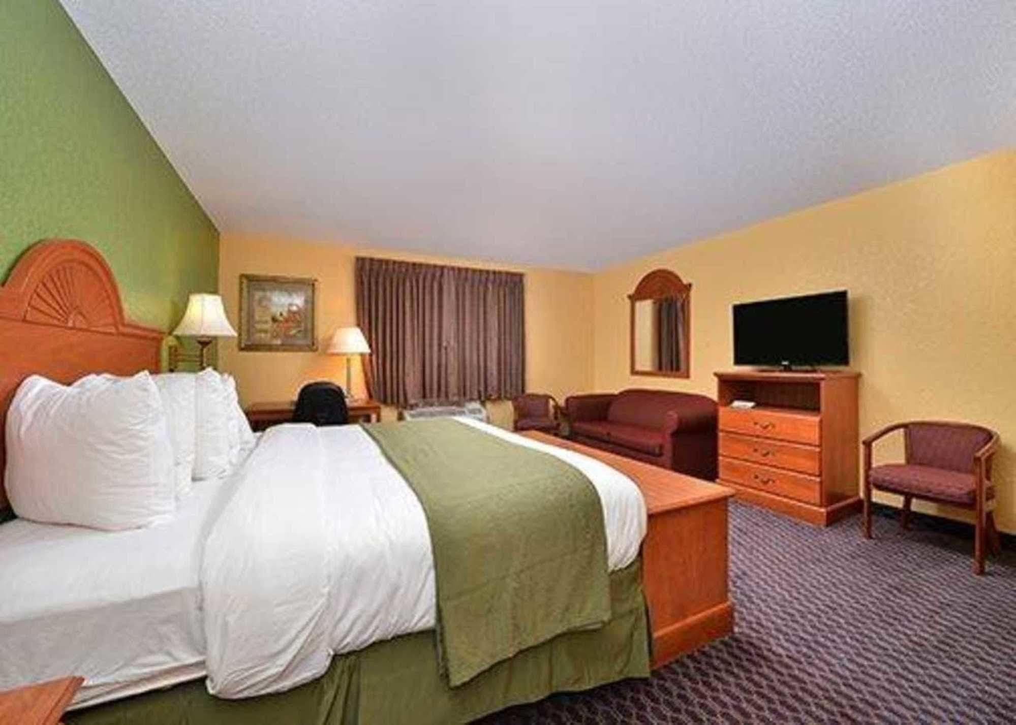 Quality Inn & Suites Grinnell Near University Екстериор снимка