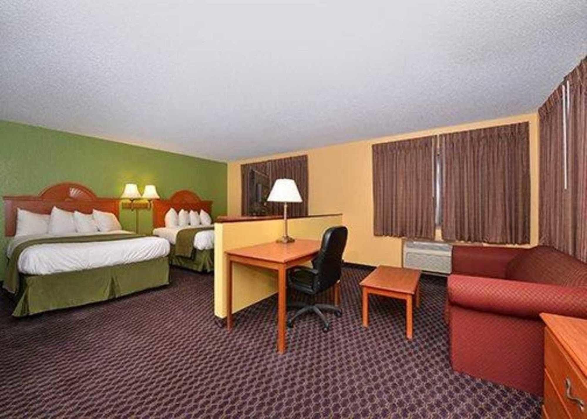 Quality Inn & Suites Grinnell Near University Екстериор снимка